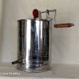 Honey extractor 