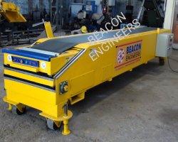 Telescopic belt conveyor with wheel mounted