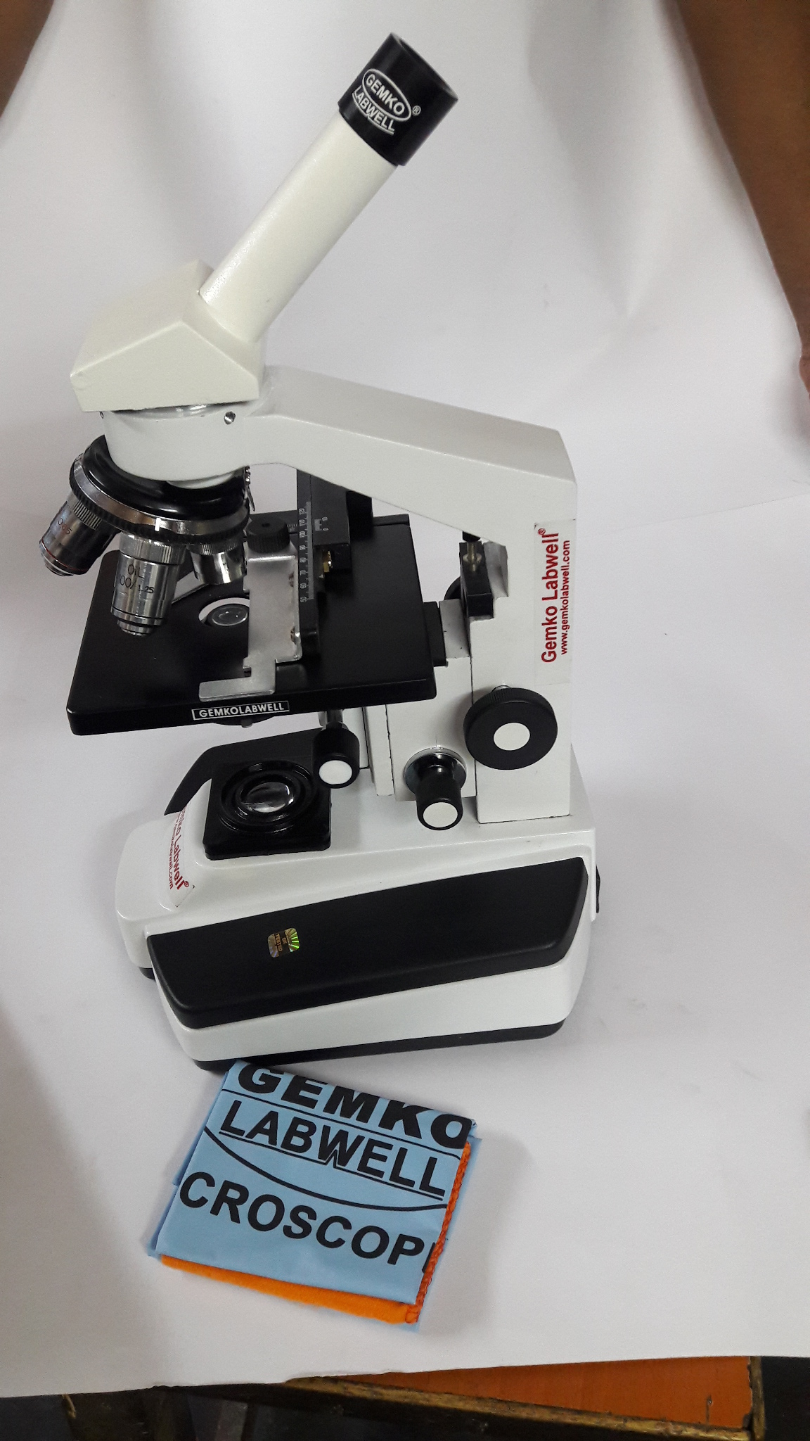 repair microbiologist microscopes
