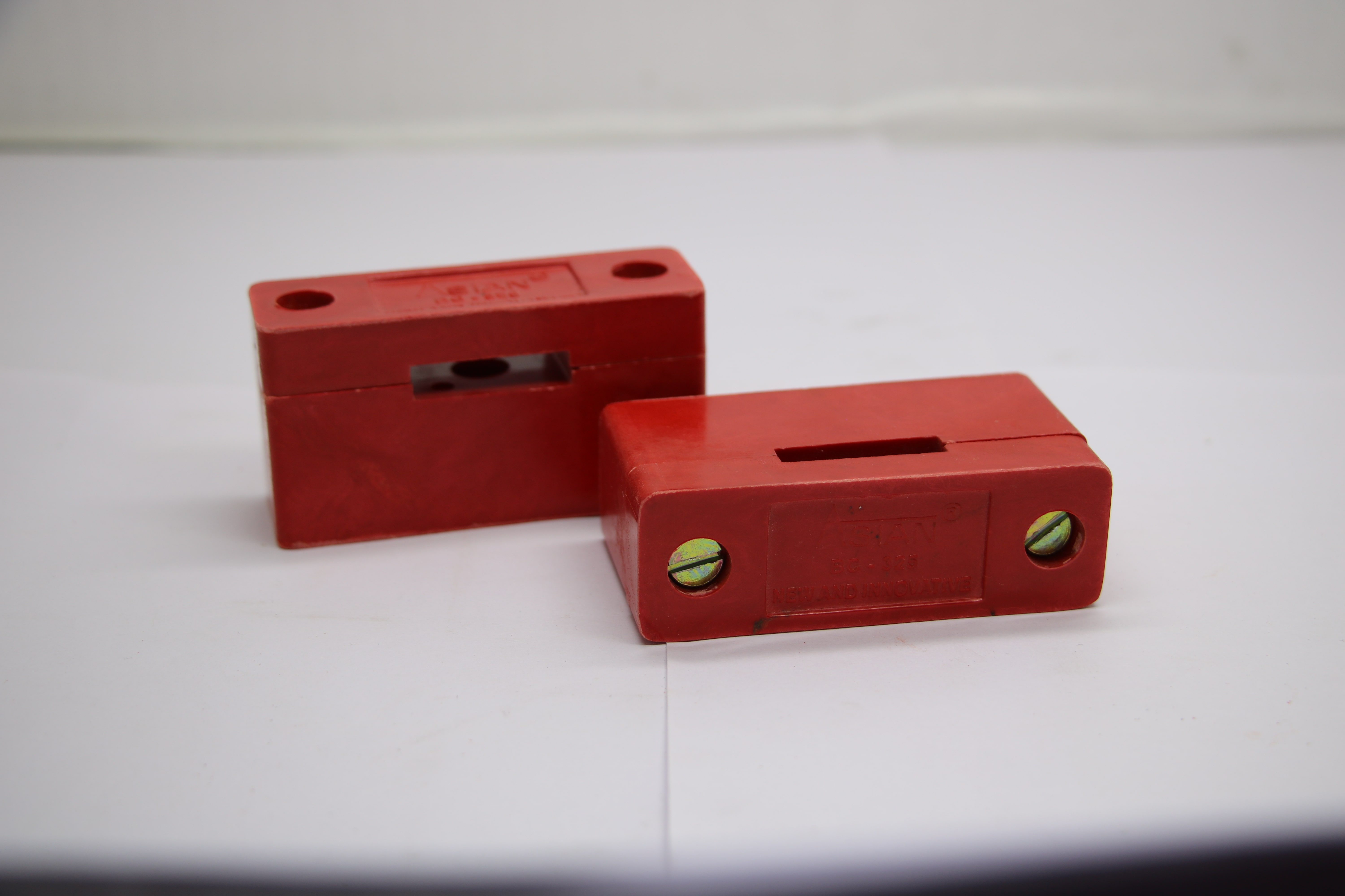 Earth Strip Insulator