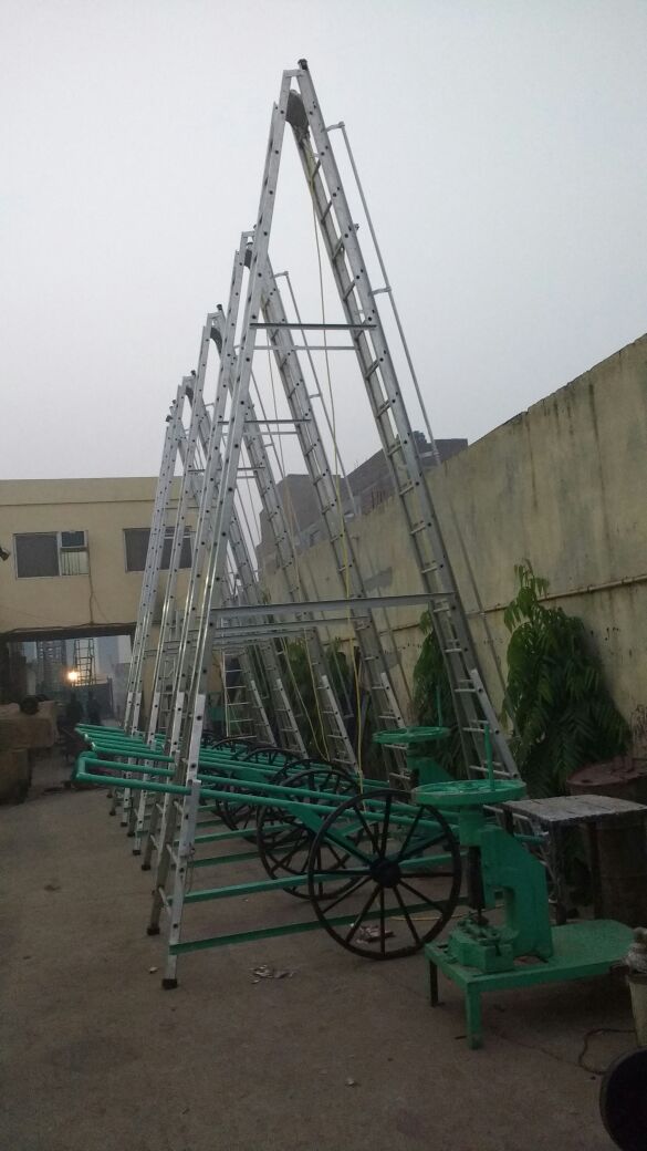 TOWER LADDER WITH LARGE WHEEL