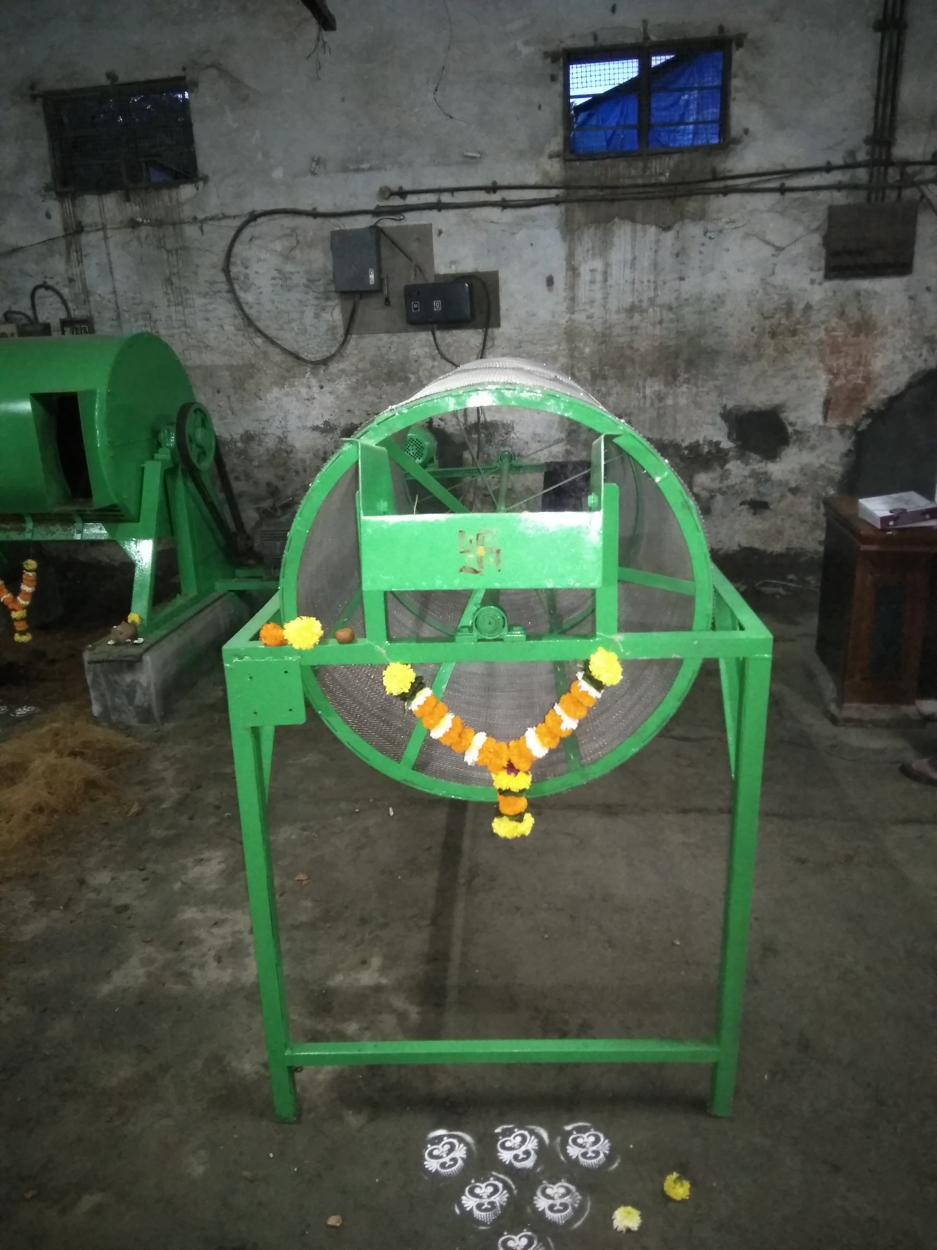 Coconut defibering machine n screener 