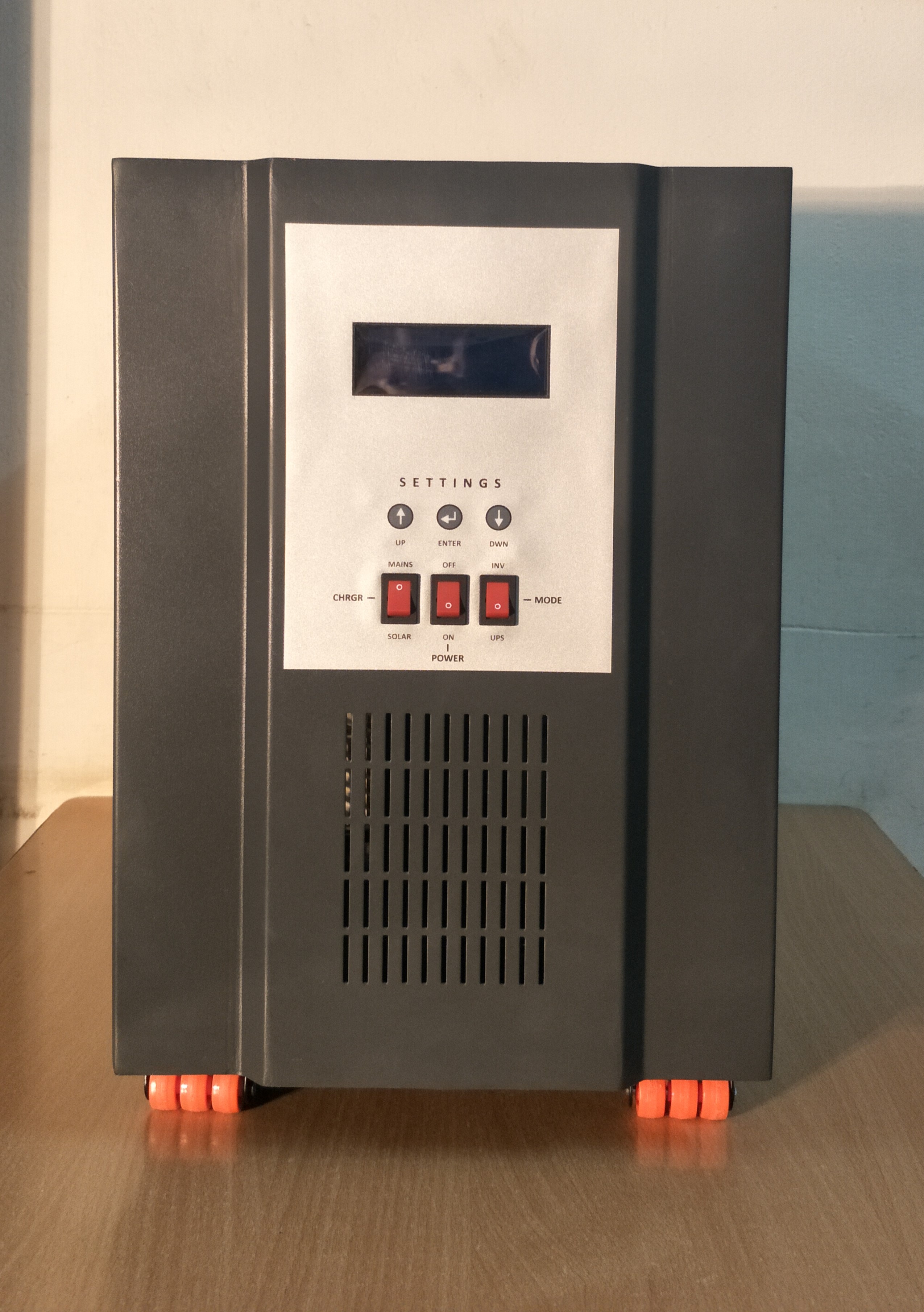 Solar Offgrid Inverters with MPPT Charge Controllers