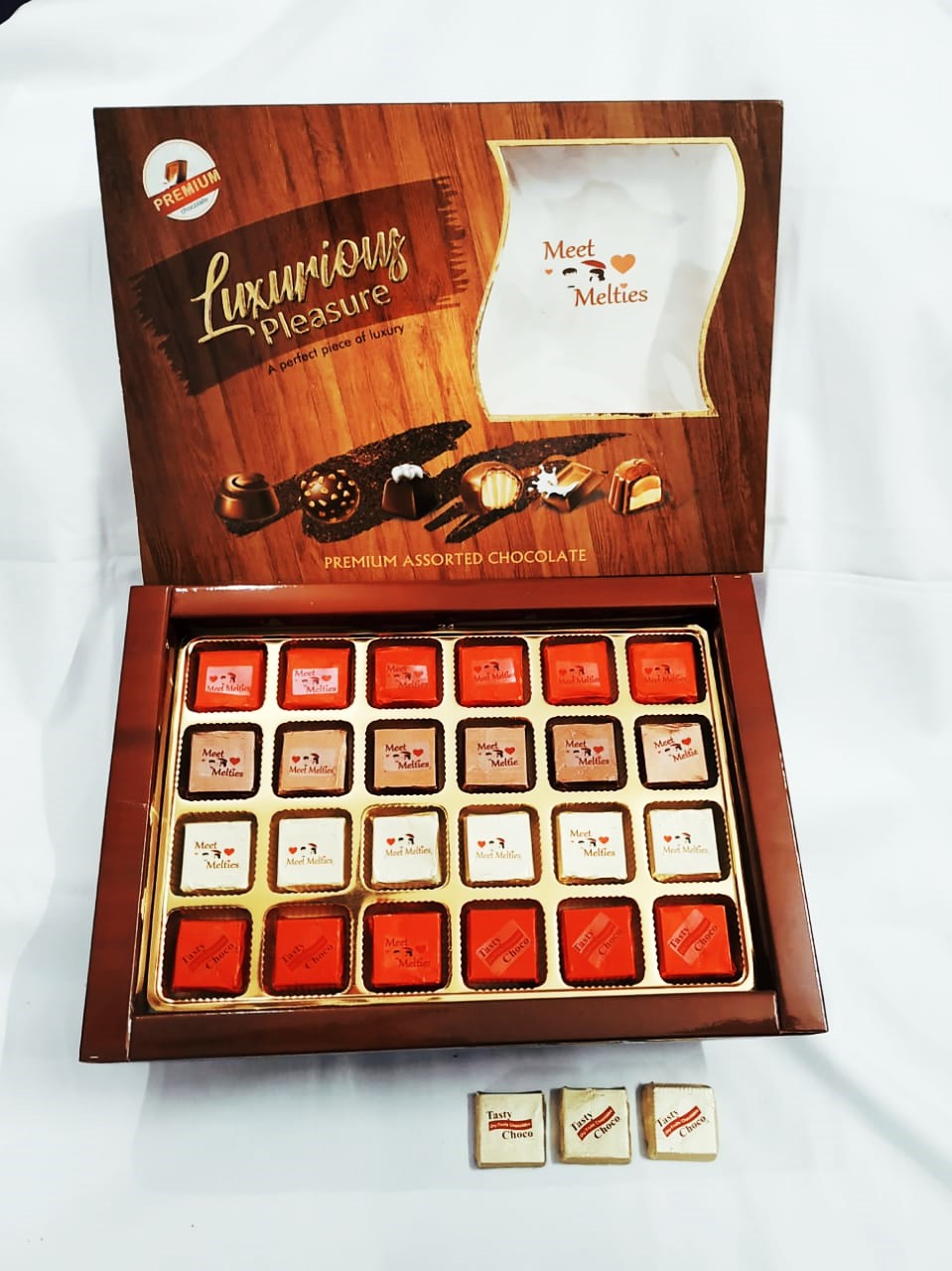 24 PIECE CHOCOLATE BOX WITH DARK AND MILK CHOCOLATE