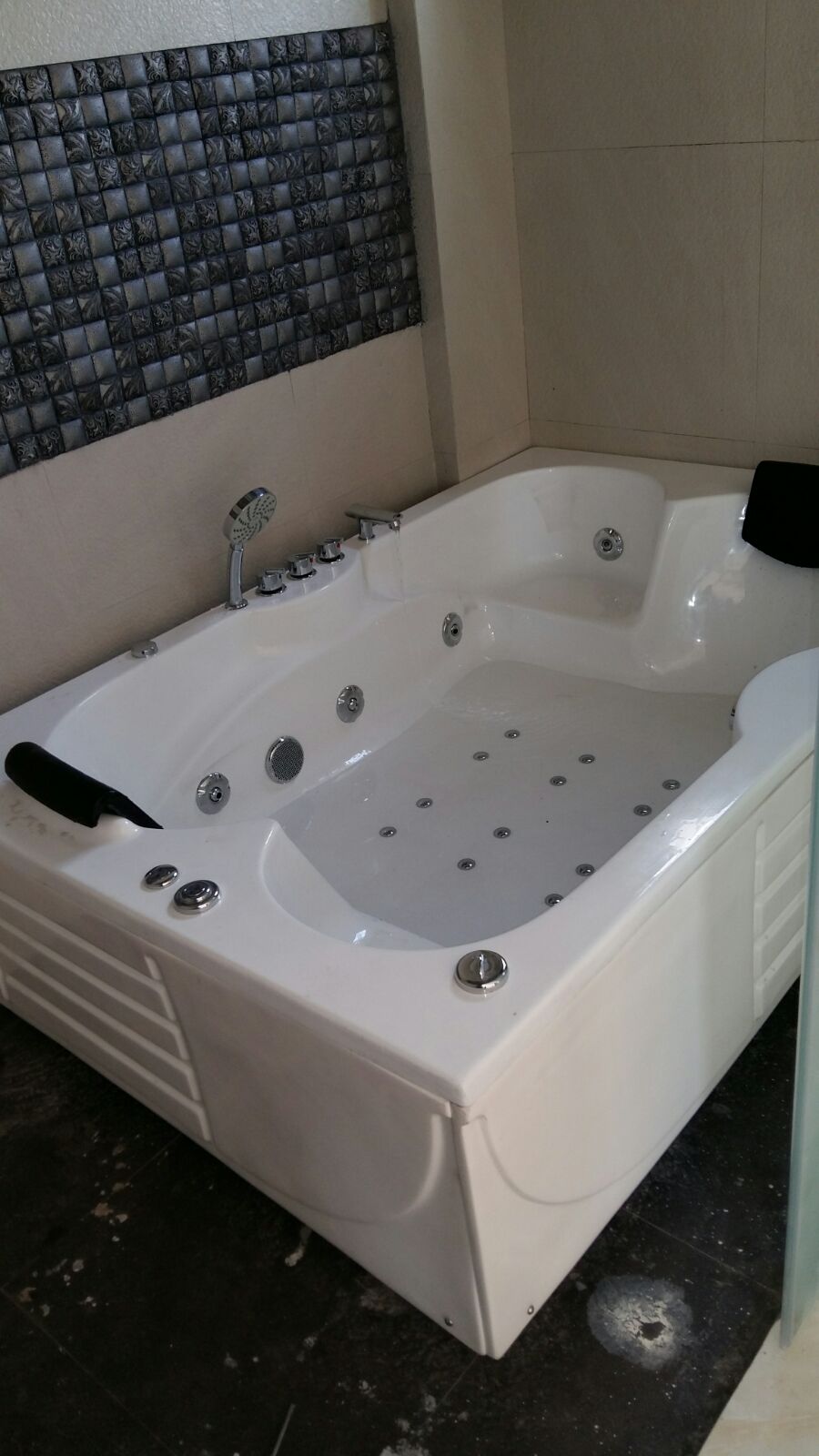 Jacuzzi Bath Tub