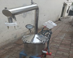 Essential oil distillation unit