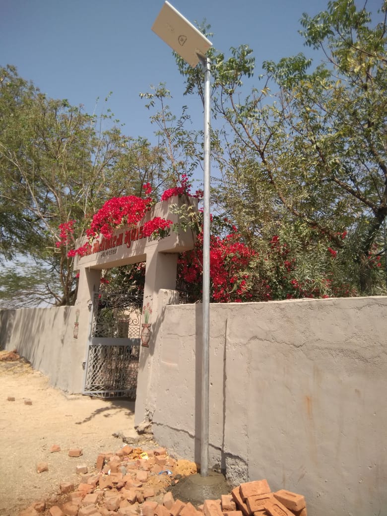 ALL IN ONE INTEGRATED SOLAR STREET LIGHTS