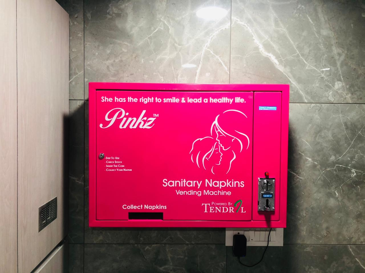 Sanitary Napkins Vending Machine Automatic Coin Operated Extra Large