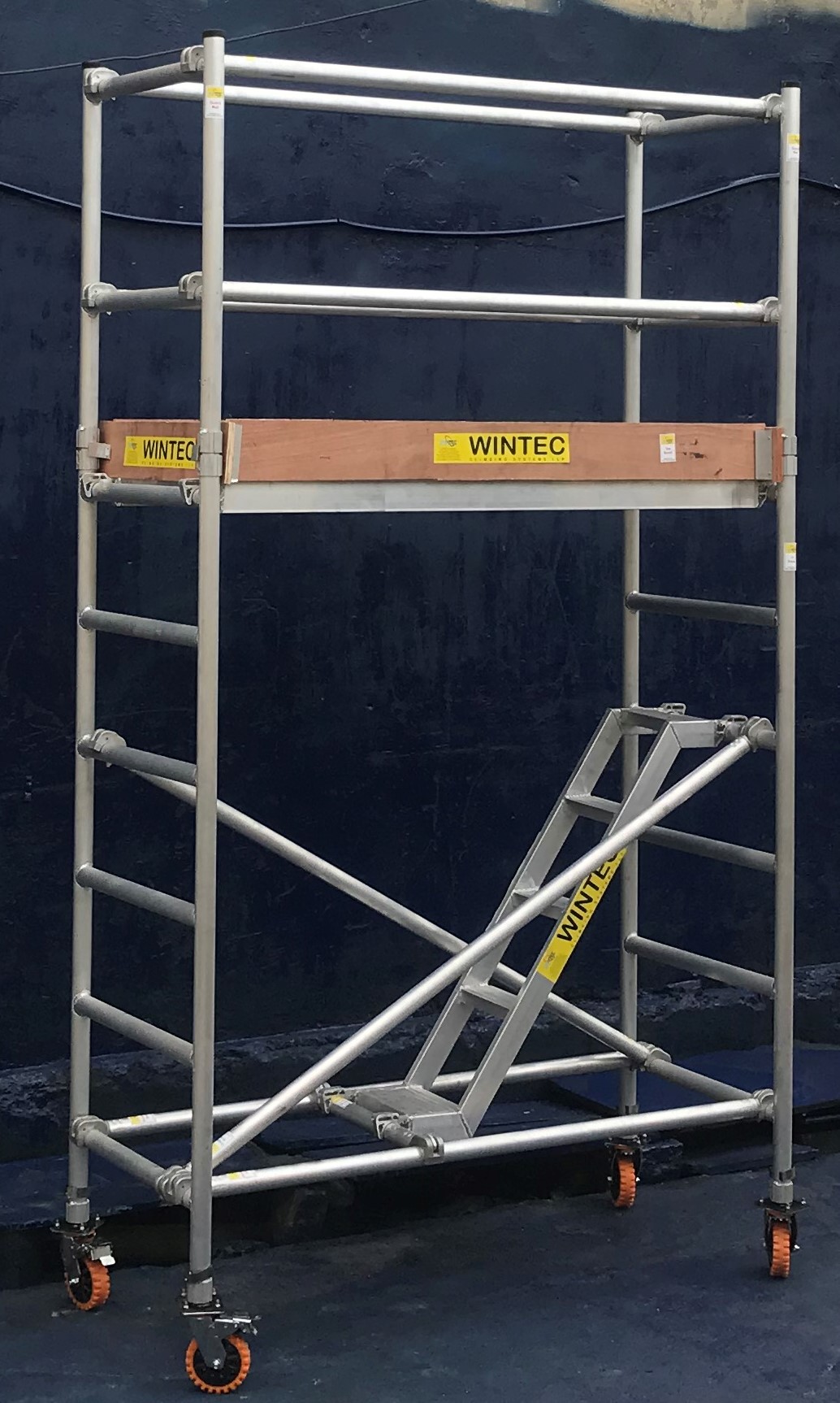 Narrow Span Aluminium Mobile Scaffolding Tower with Internal Stairway