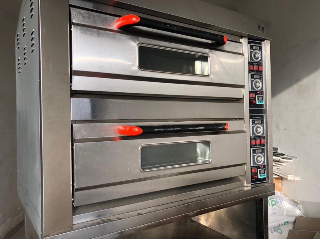 BAKING OVEN 