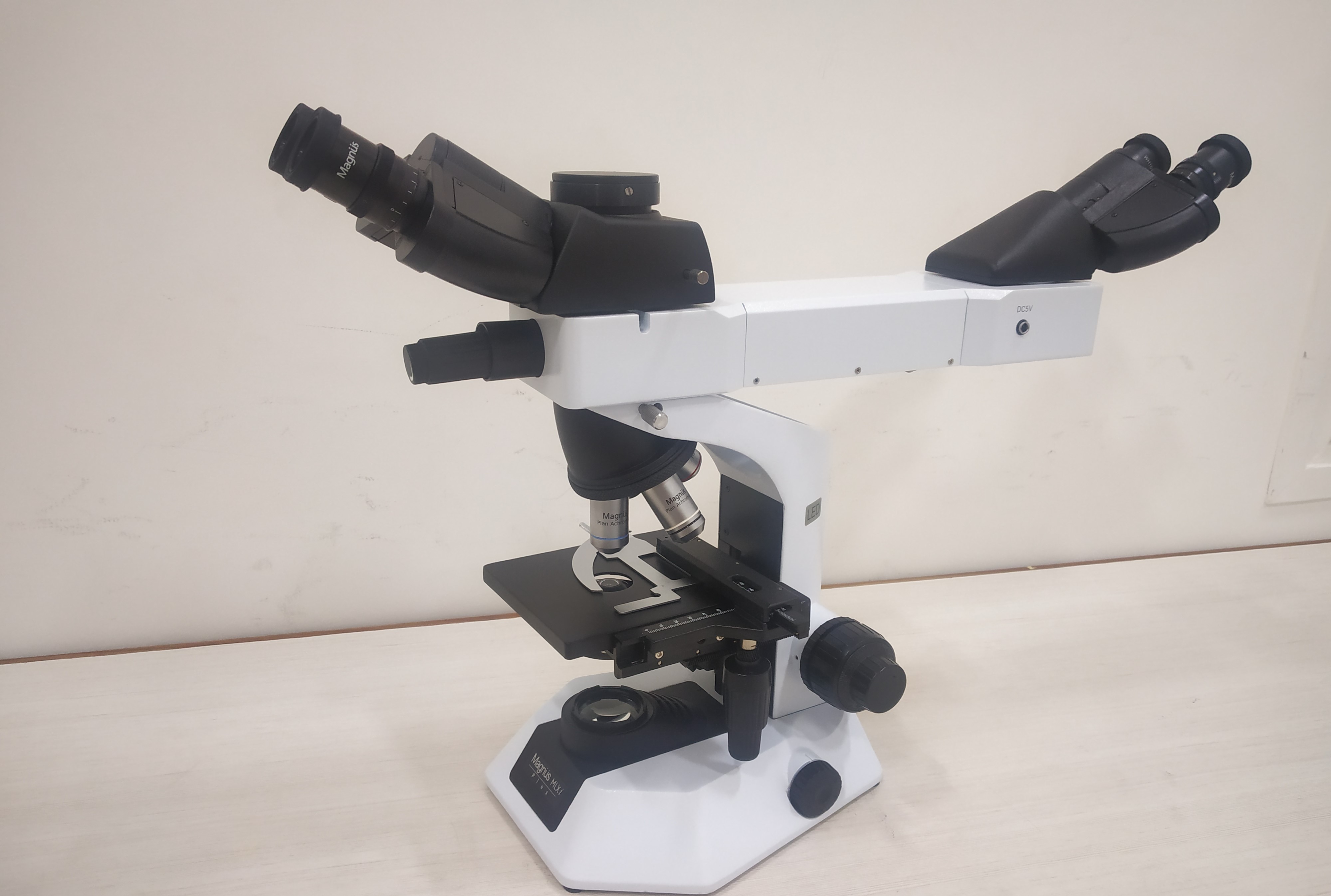 Dual Head Teaching Microscope