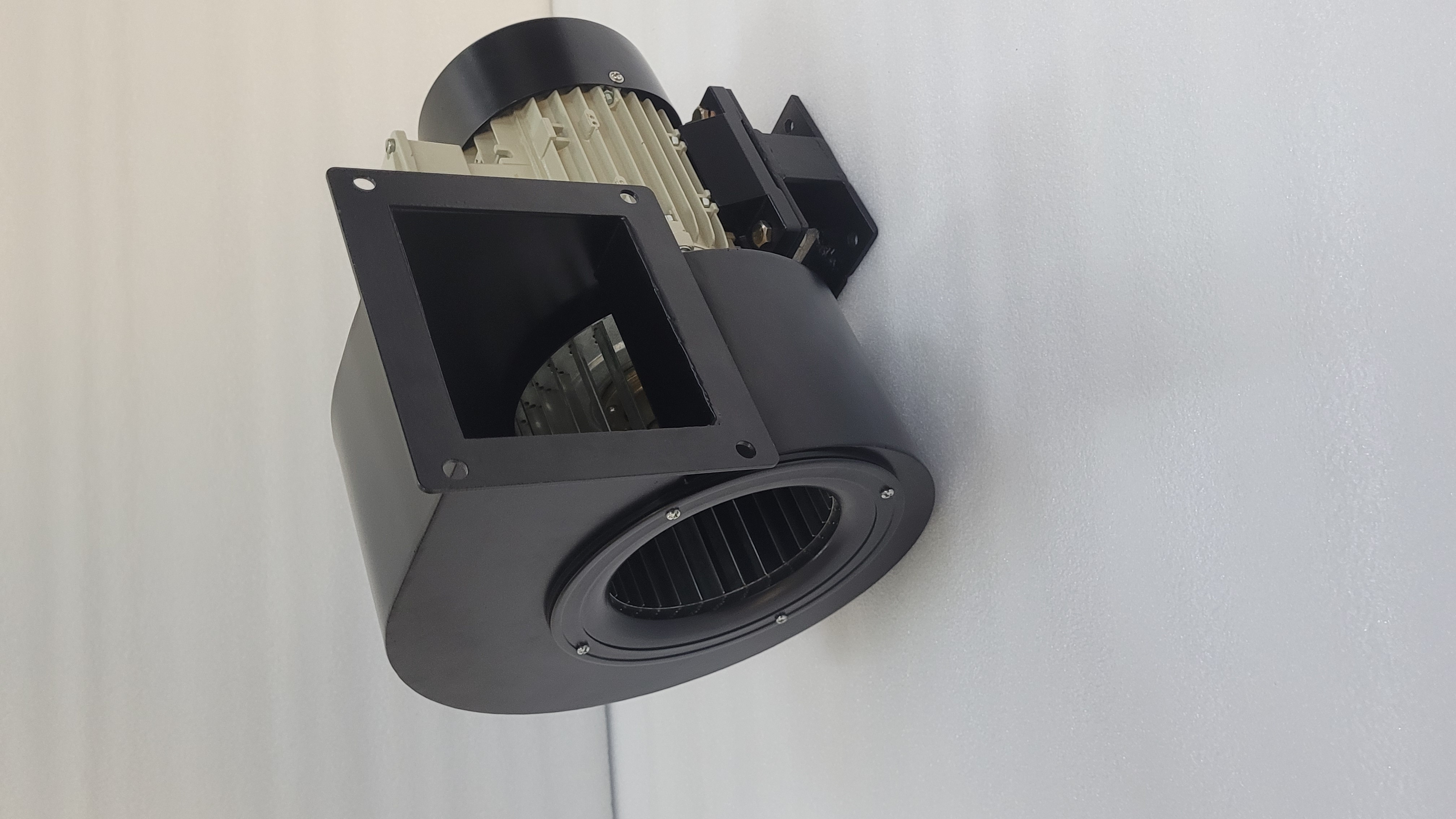 CENTRIFUGAL BLOWER