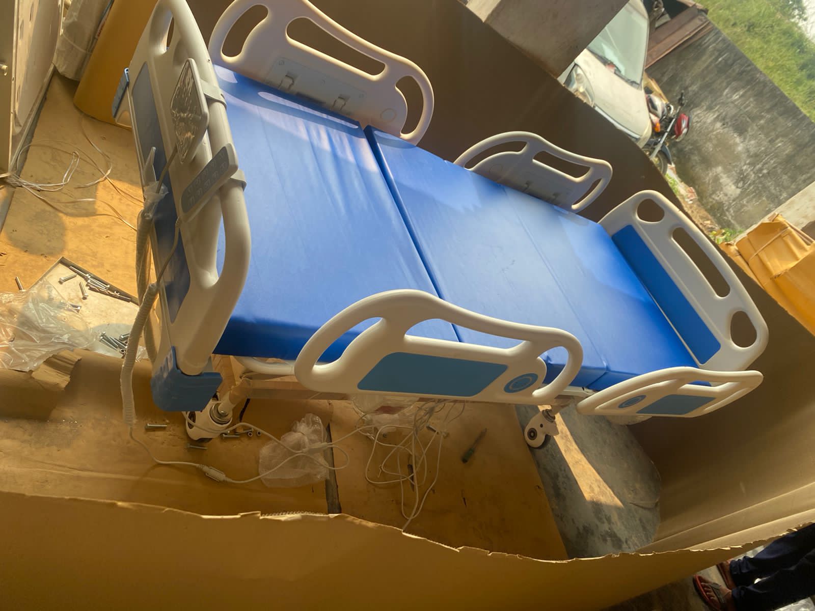 ICU HI LOW BED FIVE FUNCTION WITH REMOTE CANTROL