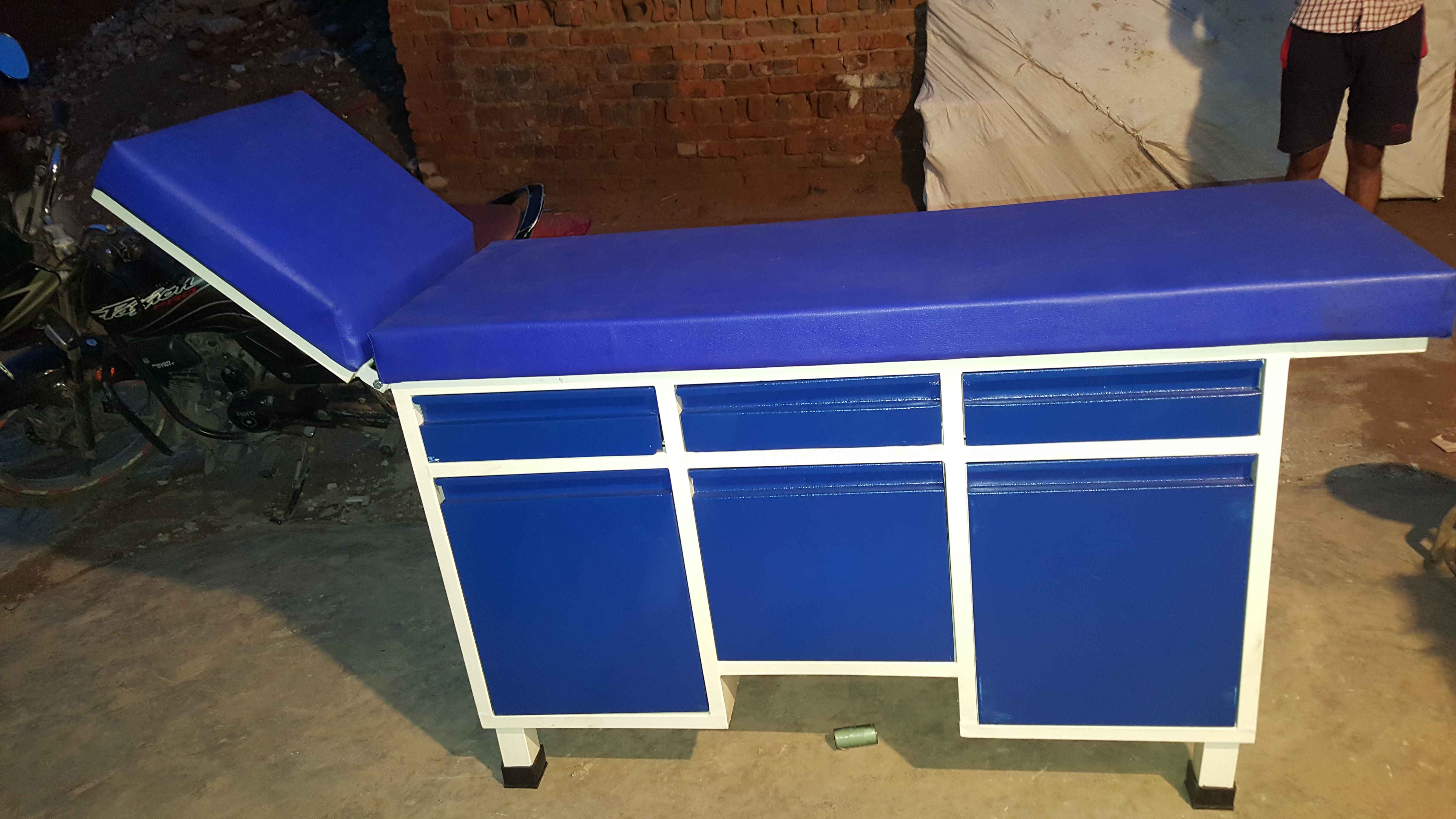 MEDICAL EXAMINATION COUCH 
