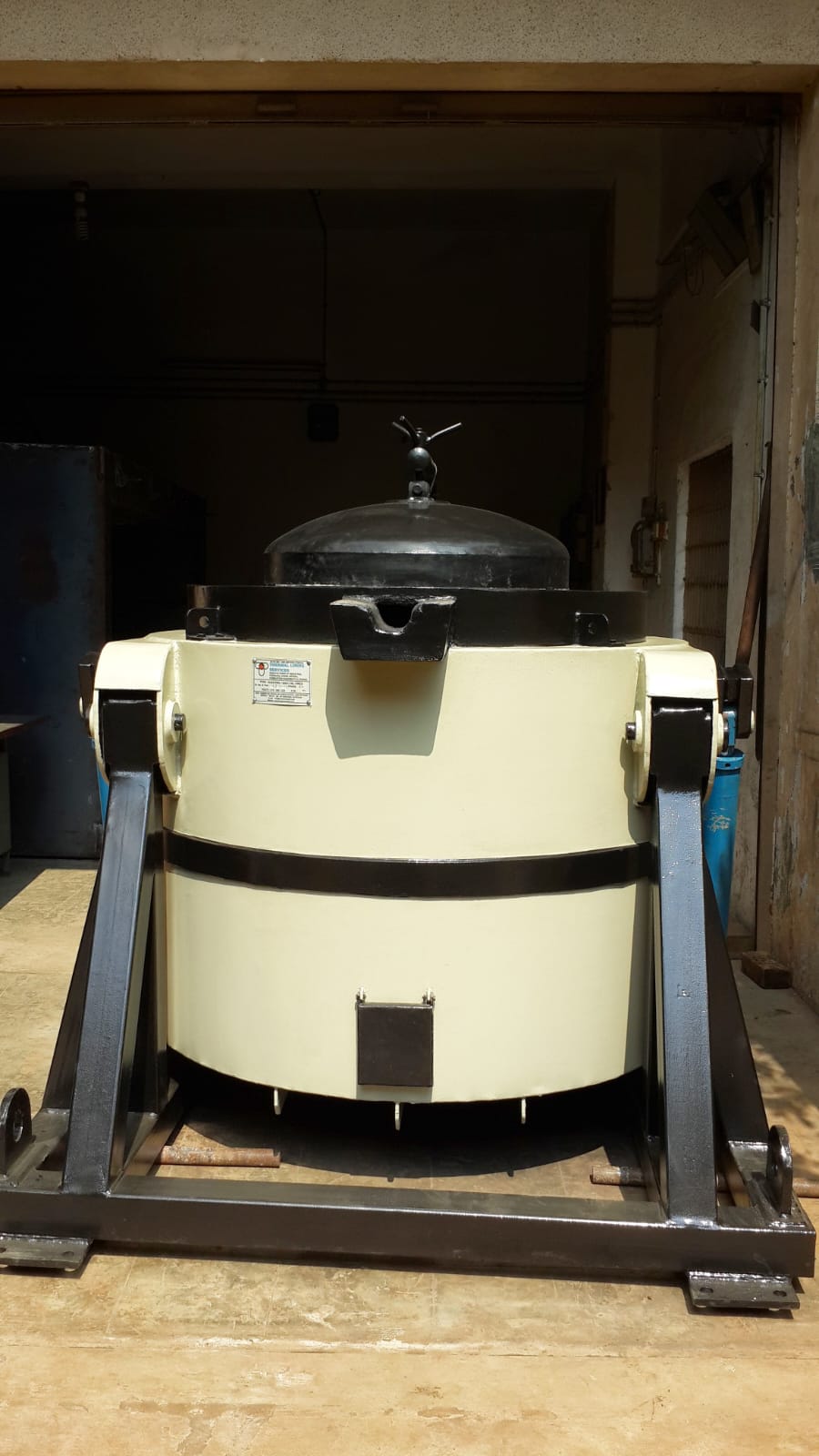 Aluminum Melting and Holding Furnace (Tilting & Stationary)
