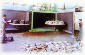 Table type shot blasting machine