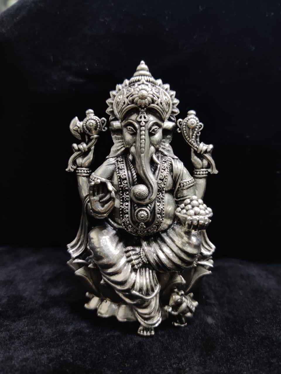 Pure Silver Ganesh Idols in Detailed FInishing