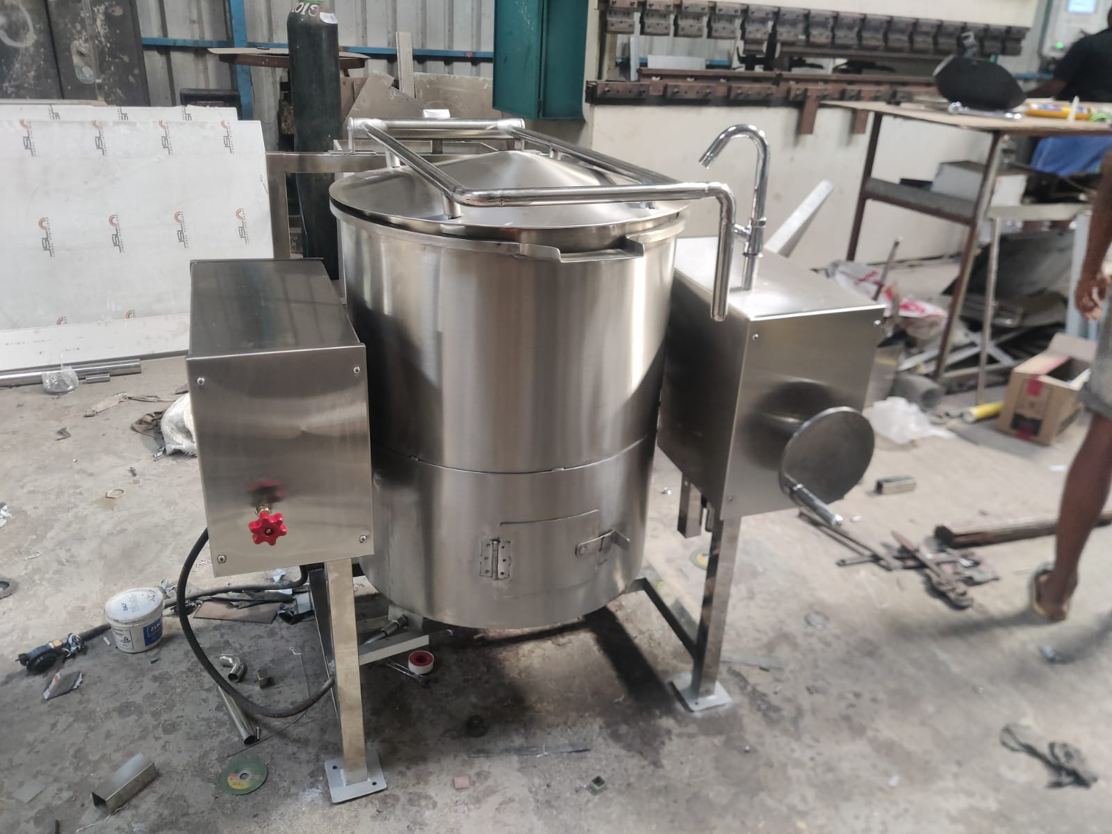 SS 304 TILTING RICE BOILER 200 LTR GEAR MECHANISM