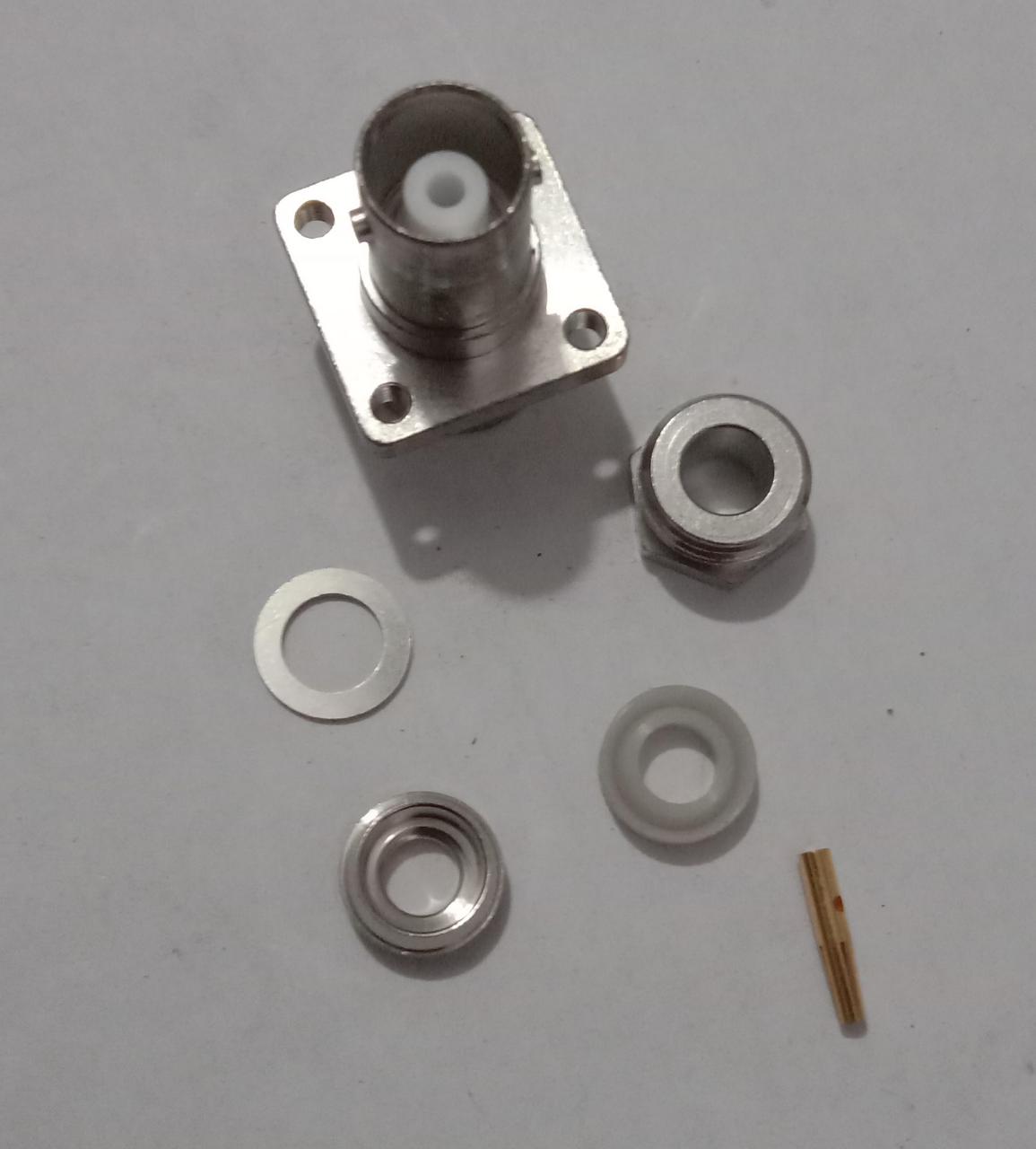 BNC F 4 HOLE LMR 200 CLAMP