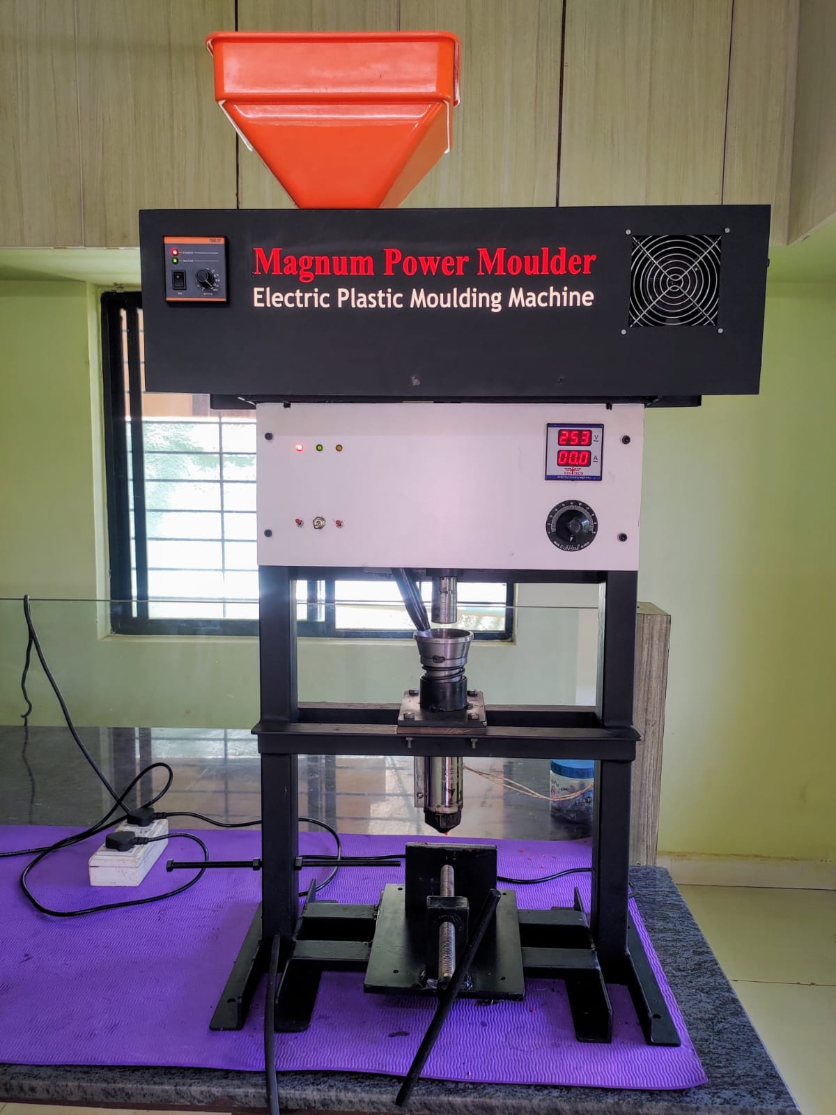 50 Grams Electric Plastic Moulding Machine
