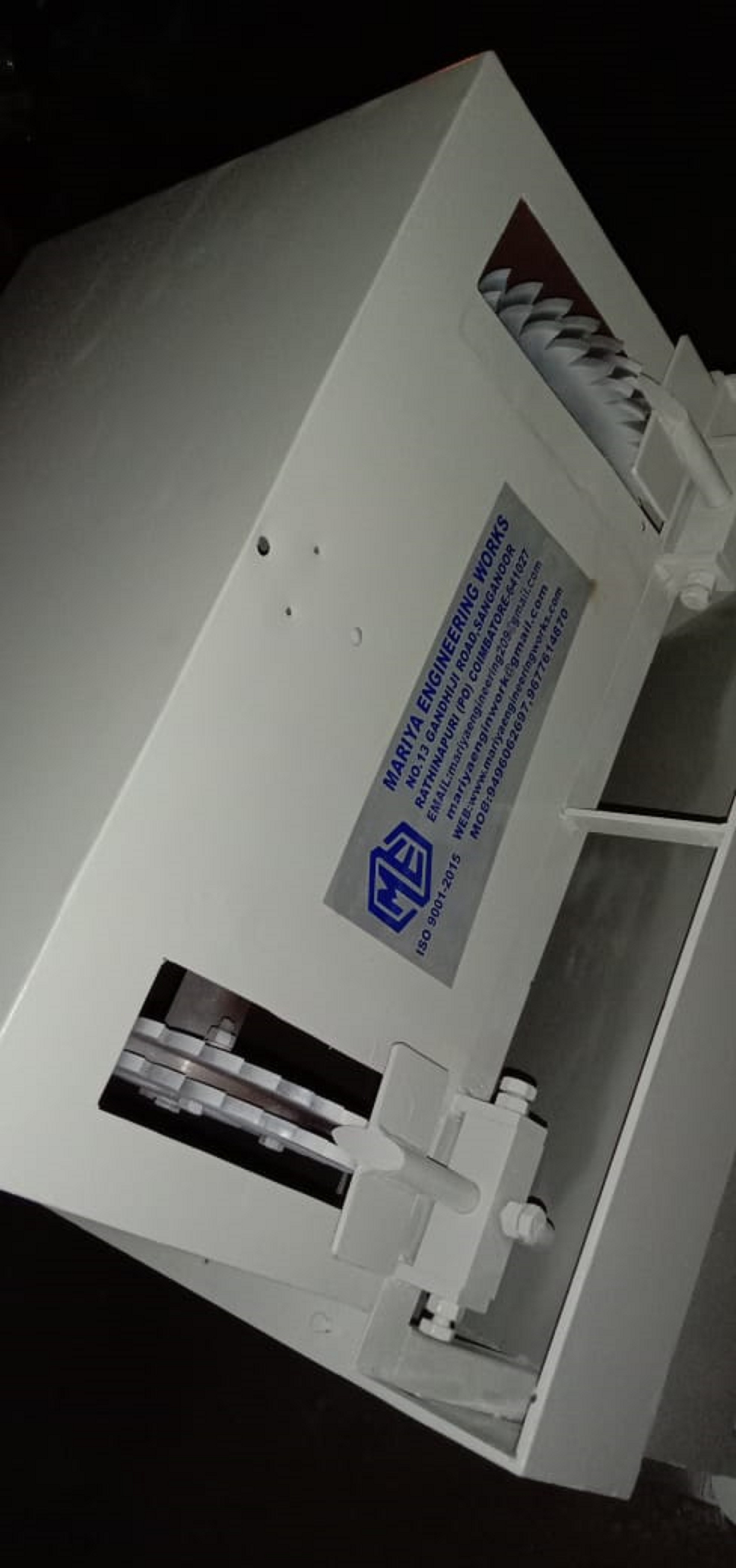 Double Side Coconut Deshelling Machine 