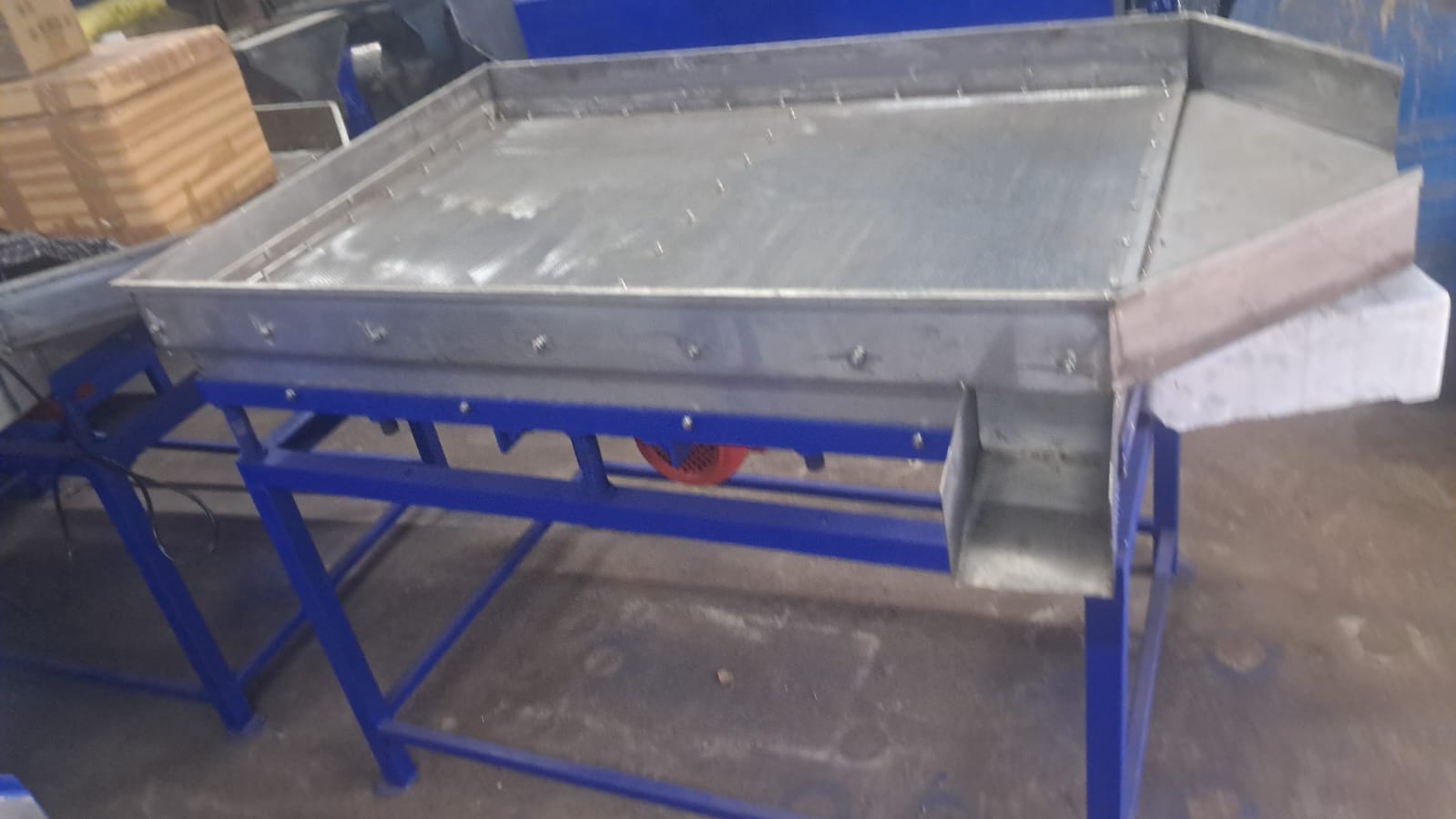 Rectangular vibro sieve