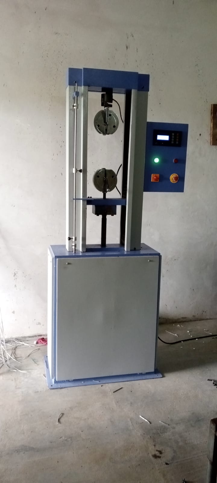 UNIVERSAL TESTING MACHINE