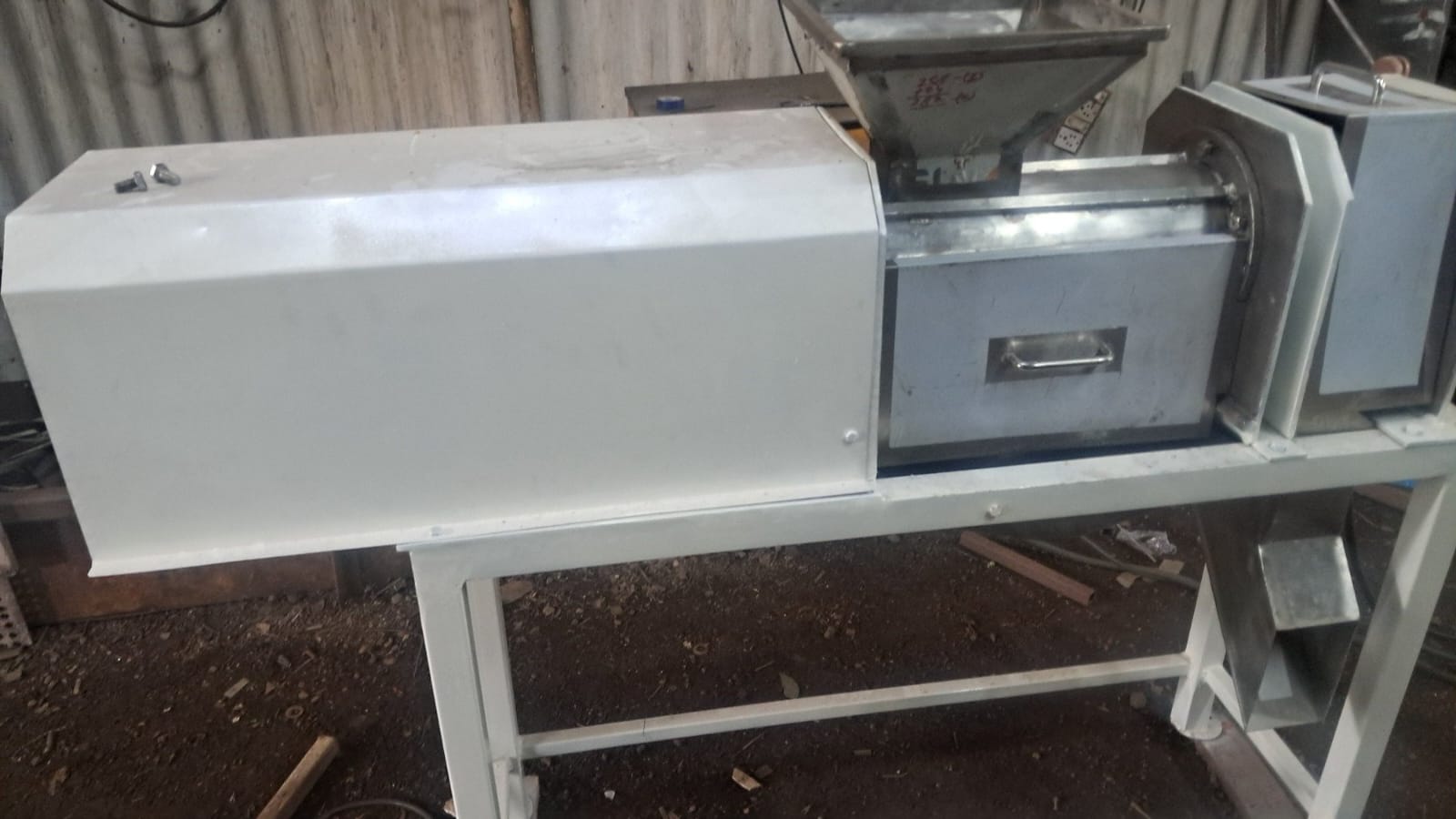 Mariya Beetroot Juice Extractor Machine 