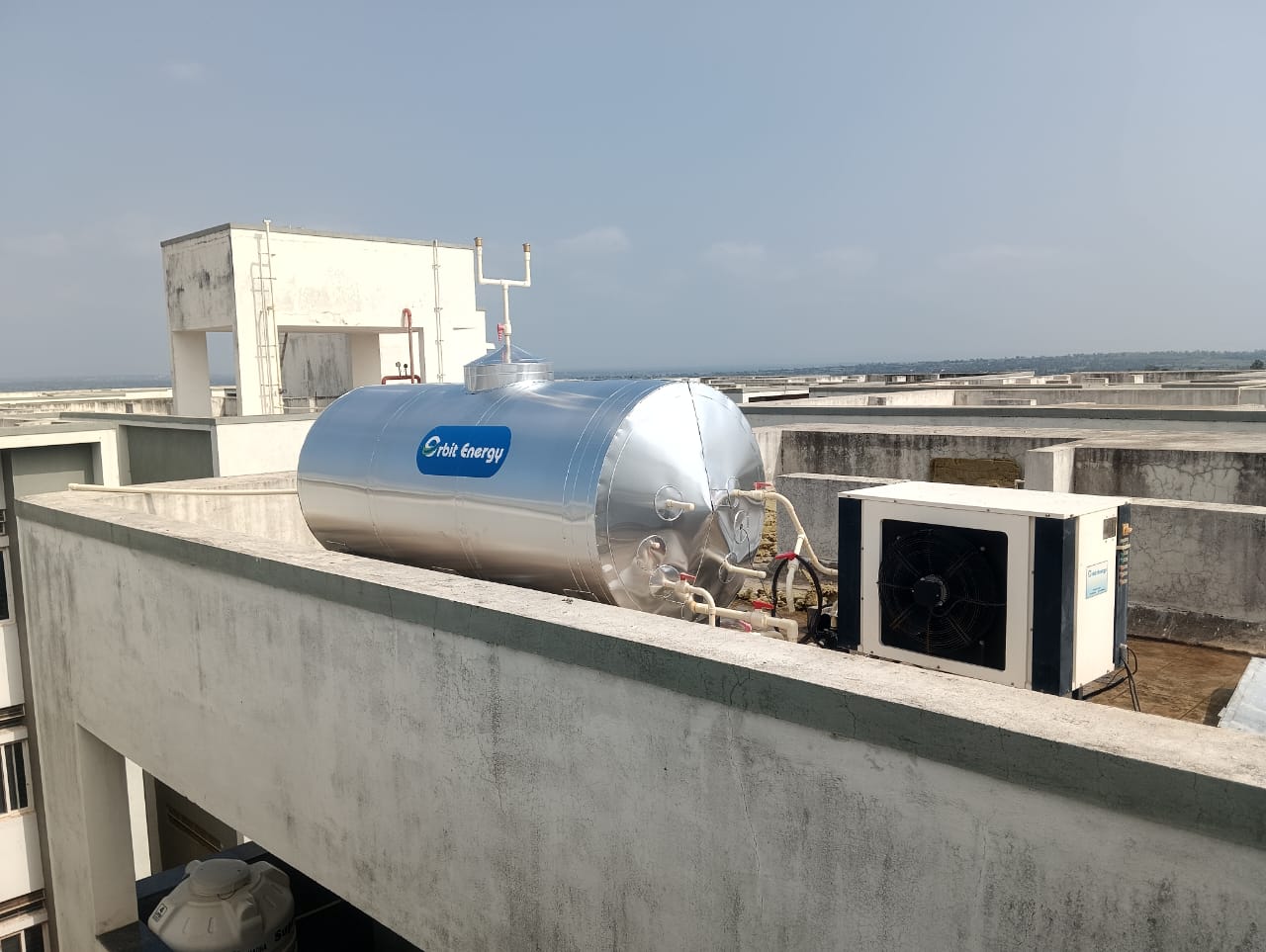 Heat pump 550/550 LPH(A heat pump is an energy-efficient device that generates heat from air 24/7)