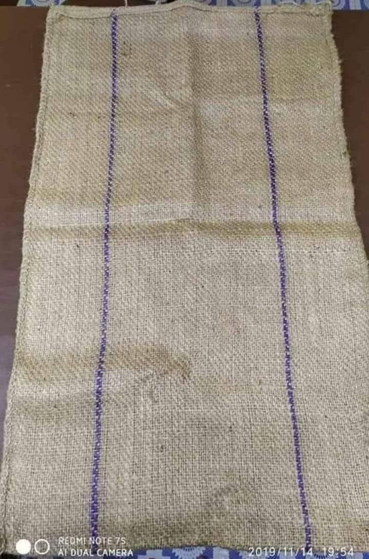 Gani bags 80 kg for paddy seats filling